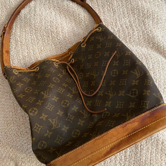 Louis Vuitton Monogram bucket bag!! - Picture 2 of 9